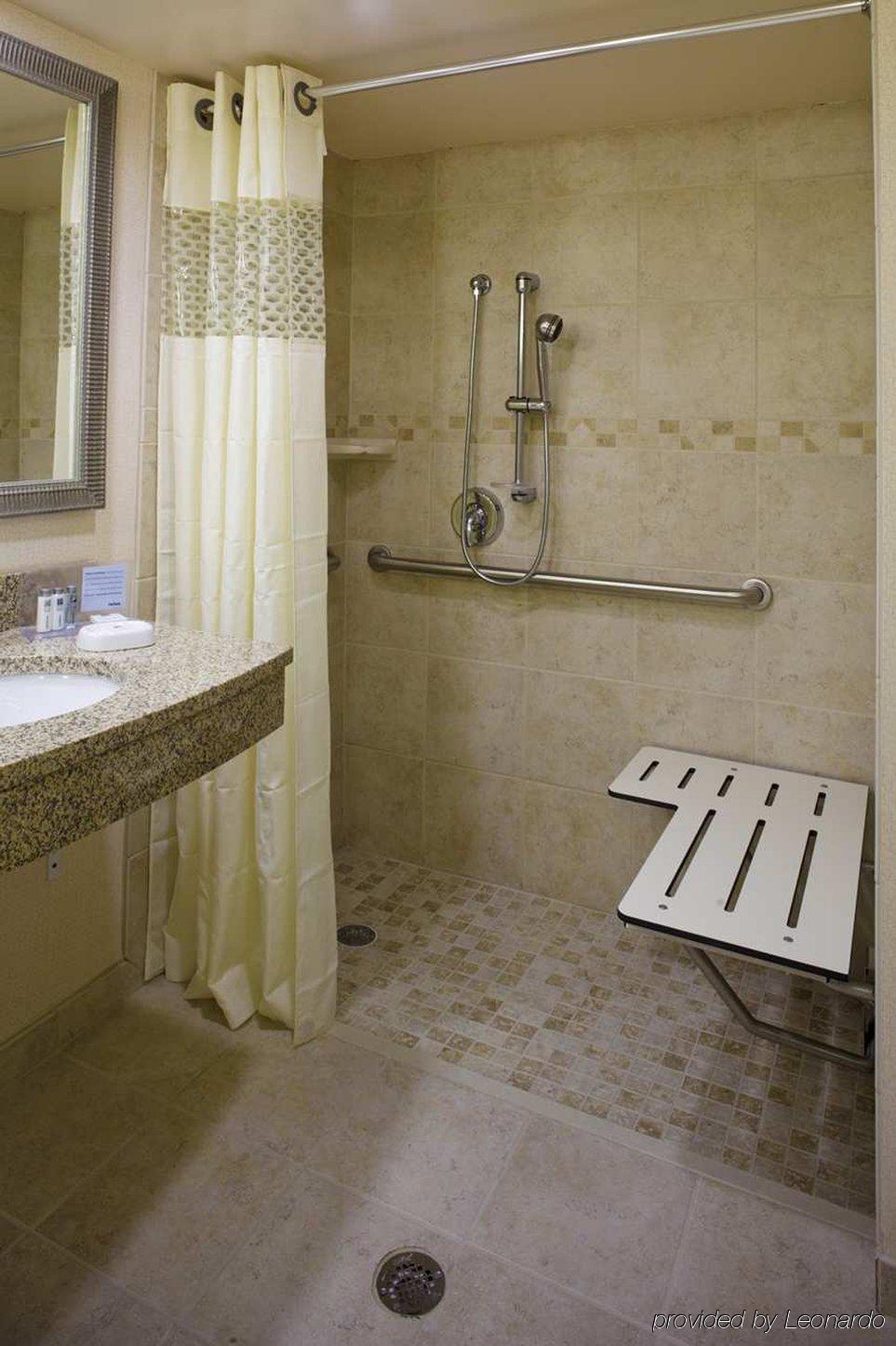 Hampton Inn Asheville - Biltmore Area 객실 사진