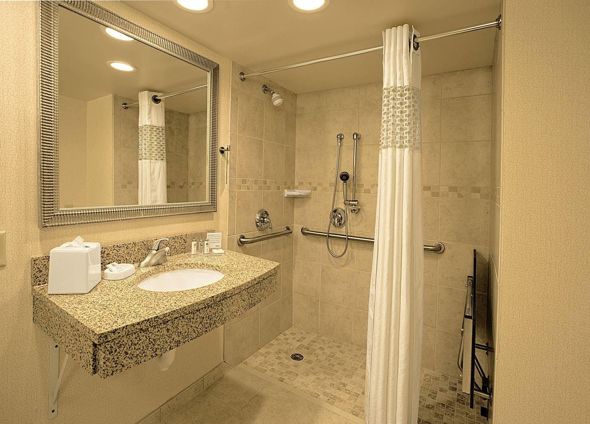 Hampton Inn Asheville - Biltmore Area 객실 사진